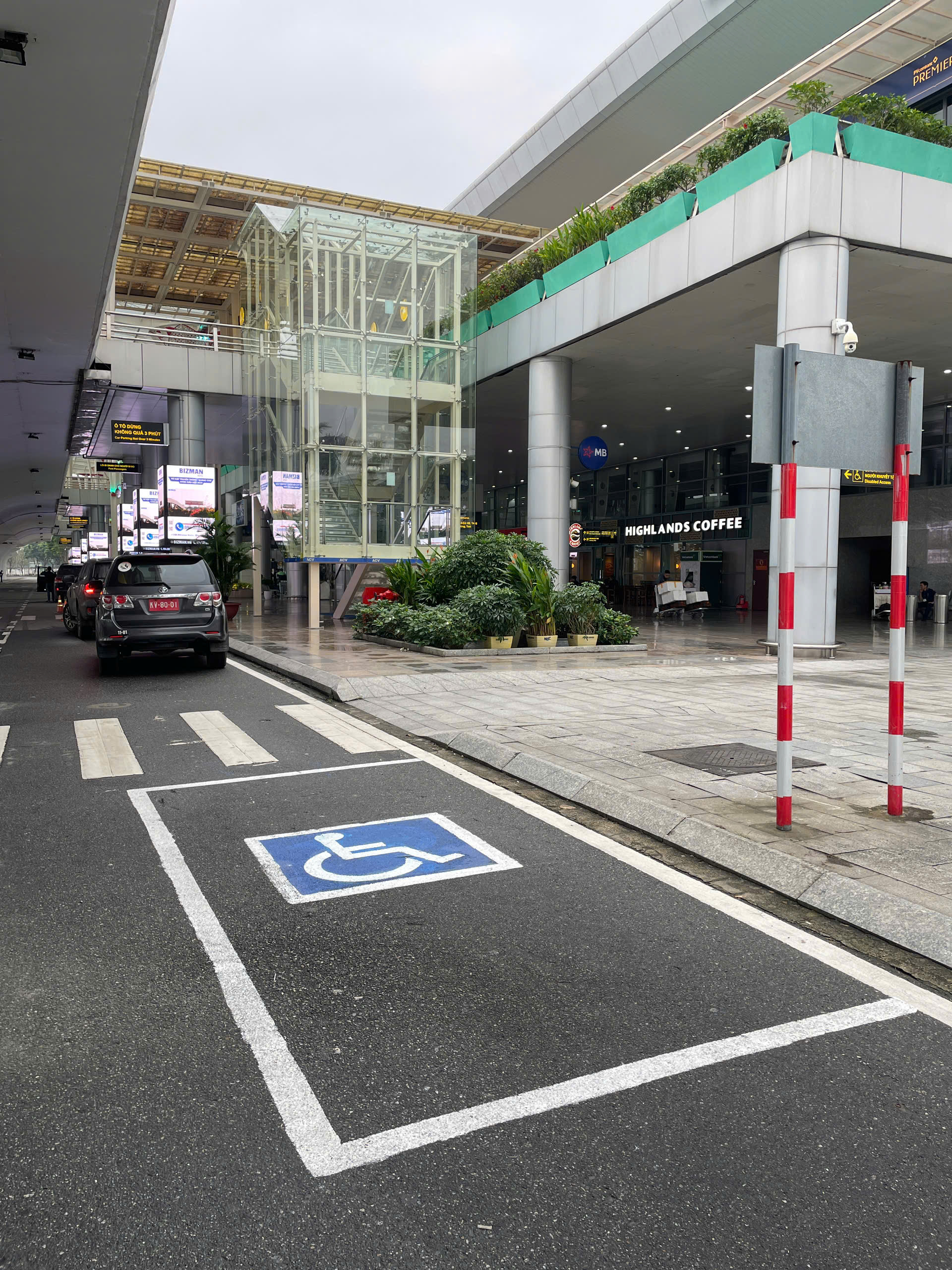 Ảnh Parking for People with Limited Mobility